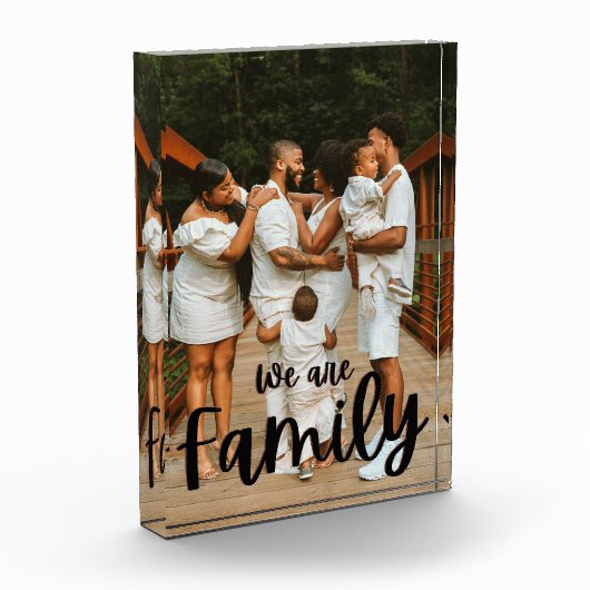 Family Love Black Script Custom Familienaam Foto (Links)