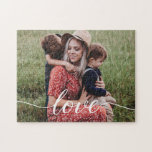 Family Love Script Persoonlijke foto Legpuzzel<br><div class="desc">Vier de essentie van het gezin met de "Family Love Script gepersonaliseerde Photo Jigsaw Puzzle." Deze heerlijke en hartverwarmende puzzel omhult de liefde die je familie bindt, waardoor het een gekoesterde aandenken is voor de komende generaties. dwingt‍👩‍👧‍ 👦Familie Bond: Versterk de band van liefde die uw familie bij elkaar stropdassen...</div>