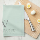 Family Monogram Elegant Sage Green Kitchen Theedoek (Quarter Fold)