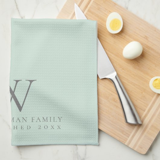 Family Monogram Elegant Sage Green Kitchen Theedoek (Quarter Fold)