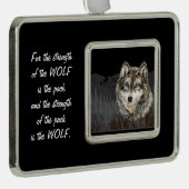 Family Pack Strength Quote Wolf Mountain art Verzilverd Omlijst Ornament (Rechts)