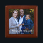 Family Photo Keepsake Box Cadeaudoosje<br><div class="desc">Een lieve familiefoto bewaardoos. Vervang dit plaatsaanduidingsvoorbeeld door uw eigen familiefoto.</div>