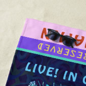 Family Reunion Band Retro 70s Concert Logo Neon Strandlaken (In situ)