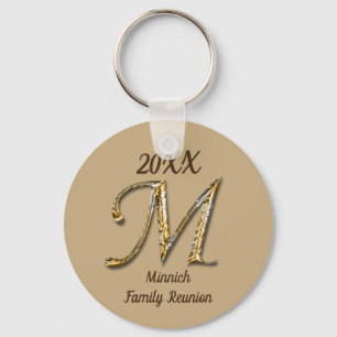 Family Reunion Gold Letter M Monogram Keepomwille Sleutelhanger