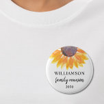 Family Reunion Souvenir Ronde Button 5,7 Cm<br><div class="desc">Deze gezinsherenigingsknop maakt het een prachtig goed idee dat je familie samenkomt. Het is versierd met een gele waterverf zonnebloem. Eenvoudig aan te passen. Gebruik de optie Verdere wijzigingen aanpassen om de tekstgrootte, stijl of kleur te wijzigen. Omdat we ons eigen kunstwerk creëer, zal je dit exacte afbeelding niet vinden...</div>
