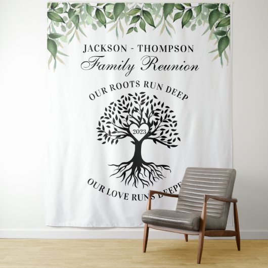Family reunion tree greenery backdrop banner wandkleed (In situ)