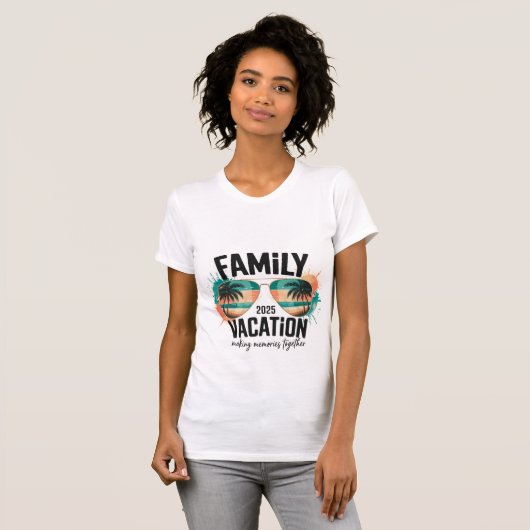 Family vacation 2025, making memories together Tee T-shirt (Voorkant volledig)
