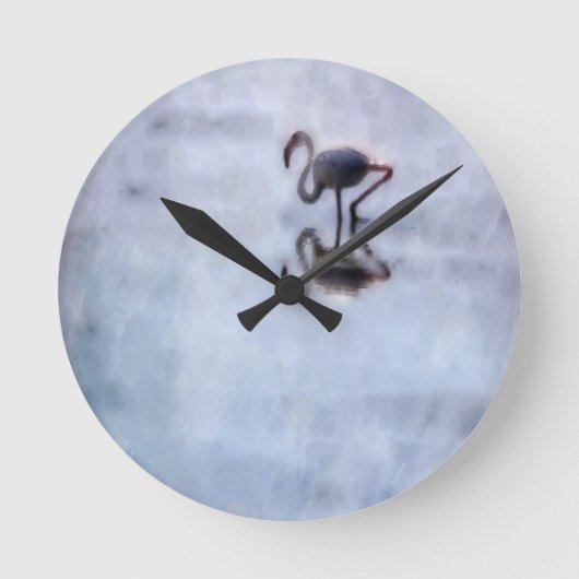 Famingo loopt in Heather Water Ronde Klok (Voorkant)