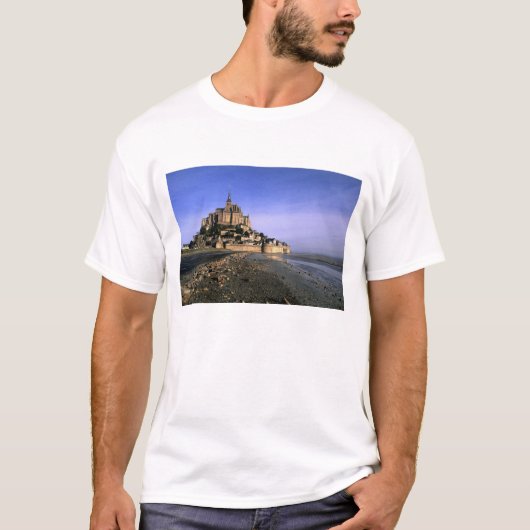 Famous Le Mont St. Michel Island Fortress in T-shirt (Voorkant)