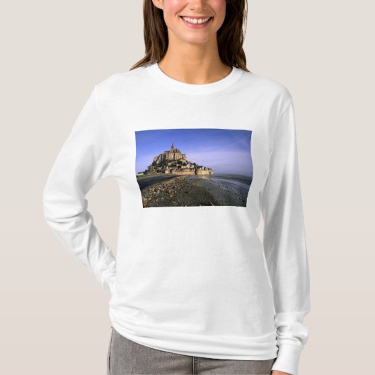 Famous Le Mont St. Michel Island Fortress in T-shirt (Voorkant)