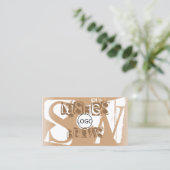 Fancy Beige Wit met Logo en Monogram Stijlvol Visitekaartje (Staand voorkant)