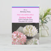 Fancy Bloem Cupcakes Verjaardagsfeest Uitnodiging (Staand voorkant)