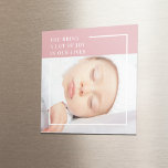 Fancy Cute Baby Foto | Roze en wit | Citaat Magneet<br><div class="desc">Introductie van ons "Joyful Moments Collectie", waarin geluk en creativiteit elkaar ontmoeten! Vier de pure vreugde en verwondering van het leven met onze prachtige roze achtergrond Baby Photo Quote producten. Of je nu voor jezelf winkelt of op zoek bent naar het perfecte cadeau, ons collectie belooft je dag op te...</div>