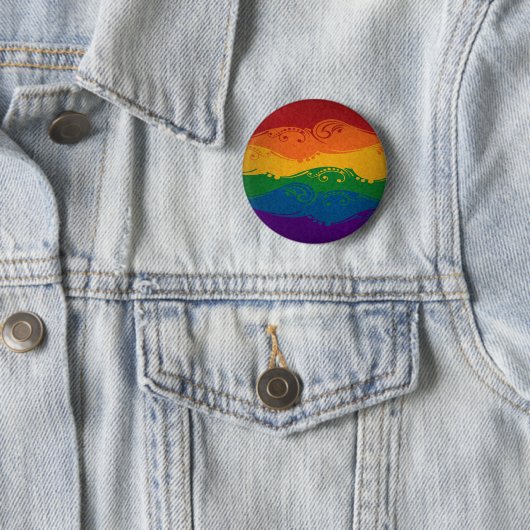 Fancy gedraaide LGBTQ Pride Rainbow Flag Ronde Button 5,7 Cm (In situ)