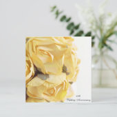Fancy Gele Rozen Huwelijksjubileum Uitnodiging (Staand voorkant)