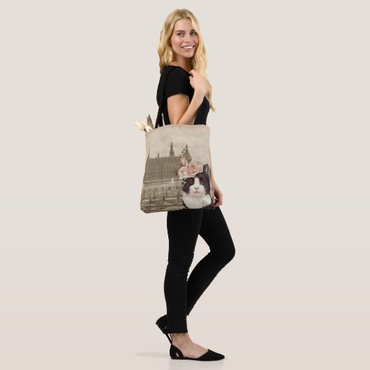 Fancy kat en het kasteel tote bag (Op model)