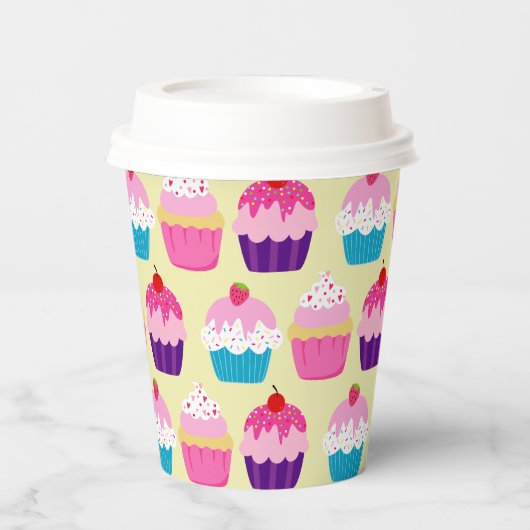 Fancy, kleurrijke cupcakes op gele dag papieren bekers (Voorkant)