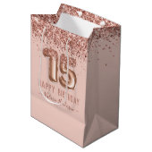 Fancy script roze glitter Happy 15th Birthday Medium Cadeauzakje (Voorkant Gekanteld)
