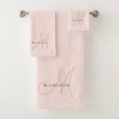 Fancy Stijlvol Blush Pink Monogram Script Bad Handdoek (Insitu)