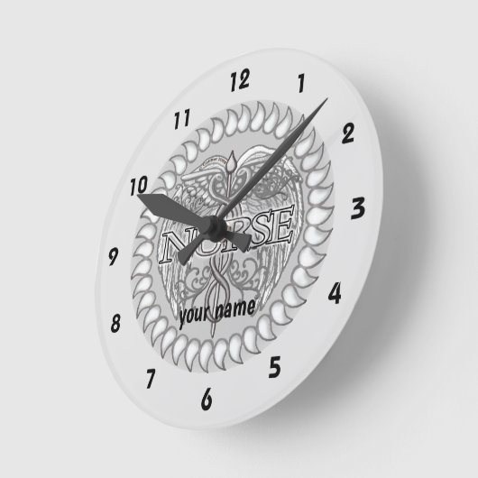 Fancy verpleegkundige met grijze caduceus ronde klok (Hoek)