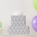 Fancy Wit Samenhorigheidssymbool op Zilveren Bruil Cadeaupapier<br><div class="desc">Het ontwerp heeft een wit saamhorigheidsschrift in een elegant en uniek patroon op een zilveren achtergrond, om de speciale dag van de bruid en bruidegom te vieren. Het inpakpapier is ook geschikt voor verlovingen, huwelijksjubilea, Valentijnsdag, Sweetest Day of elke andere gelegenheid om samen en één te vieren! Design gerelateerde items...</div>