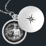 Fancy zwart-wit Lijst - Aangepaste foto Locket Ketting<br><div class="desc">Elegant en eenvoudig lijst van foto's.</div>