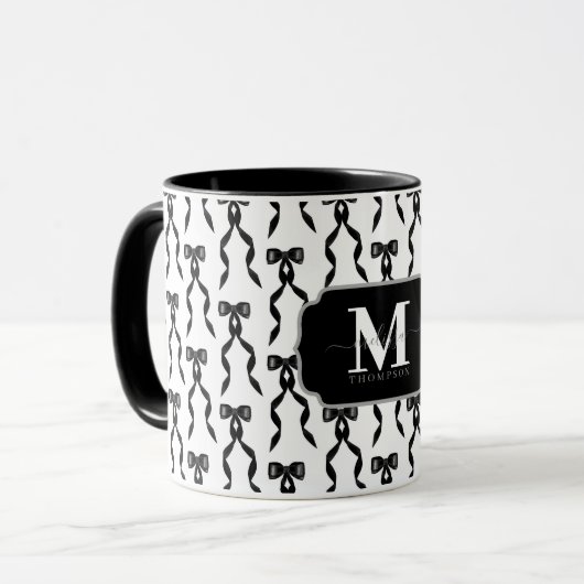 Fancy zwarte boog monogram mok (Voorkant links)