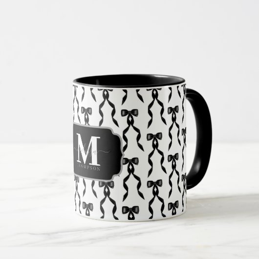 Fancy zwarte boog monogram mok (Voorkant rechts)