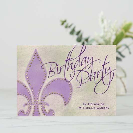 Fancy Zwirl Paarse Fleur de Lis Birthday Party Kaart (Staand voorkant)