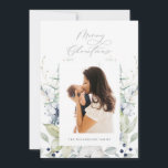 Fanische foto van Merry KerstArctic Winter Feestdagenkaart<br><div class="desc">Arctic Winter botanische,  multi-foto vakantiekaart. Vrolijk kerstfeest in elegant grijs script. Kaart kenmerken,  elegante waterverf lijsten van winterbessen,  katoen,  bladeren en distel met coördinerende grijskleurige achterkant. Eén foto op de voorkant en twee foto's op de achterkant.</div>