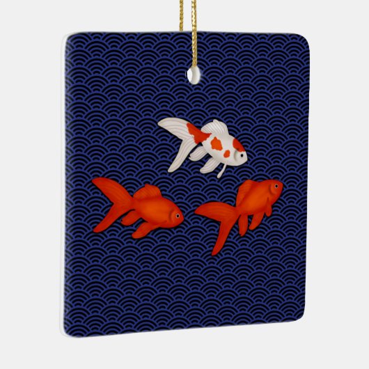 Fantail Goldfish op Seigaiha Wave Pattern Japans Keramisch Ornament (Rechts)