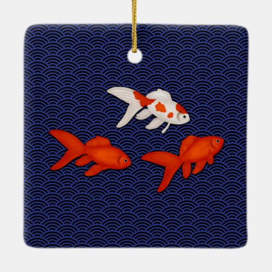 Fantail Goldfish op Seigaiha Wave Pattern Japans Keramisch Ornament (Achterkant)