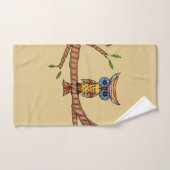Fantasie Kleurrijke Uil Grote Ogen op Tak op Tan Handdoek (Handdoek)