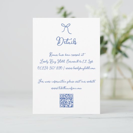 Fantasievolle Handgetekende Boog Blauwe QR Huwelij Informatiekaartje (Staand voorkant)