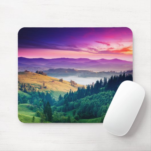 Fantastic Morning Mountain Landscape. Overcast Muismat (Met muis)