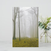 Fantastisch bos met mist en gele bladeren briefpapier (Staand voorkant)