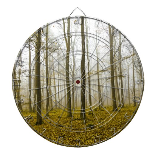 Fantastisch bos met mist en gele bladeren dartbord (Voorkant)