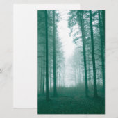 Fantastisch bos met mist in groen briefpapier (Voorkant / Achterkant)