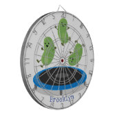 Fantastische groene bonen op trampoline-cartoon dartbord (Voorkant Links)