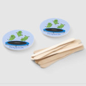 Fantastische groene bonen op trampoline-cartoon handwaaier (Niet-gemonteerd)