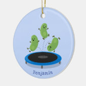 Fantastische groene bonen op trampoline-cartoon keramisch ornament (Links)