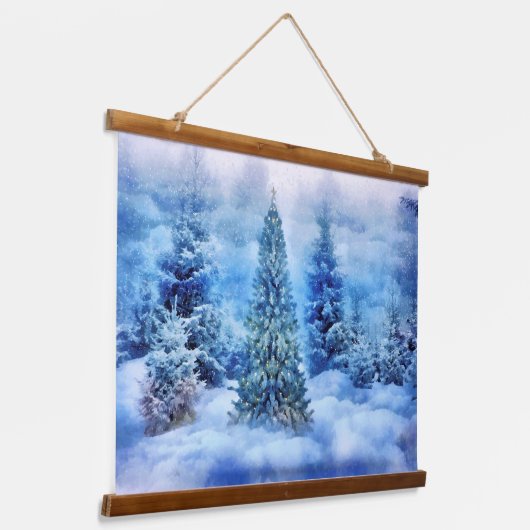 Fantastische kerstboom in sneeuw en wolken hangend wandkleed (Gebogen)