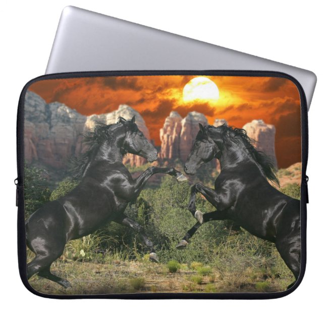 Fantastische paarden: Black Magic Laptop Sleeve (Voorkant)