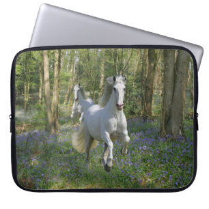 Fantastische paarden: Bluebell Wood Laptop Sleeve