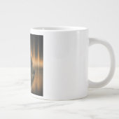 Fantasy Beeld Bronzen Halfdome Op Gereflecteerd Op Grote Koffiekop (Rechts)