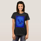 Fantasy Bluebird op blauwe Natuur kunst T-shirt (Voorkant volledig)