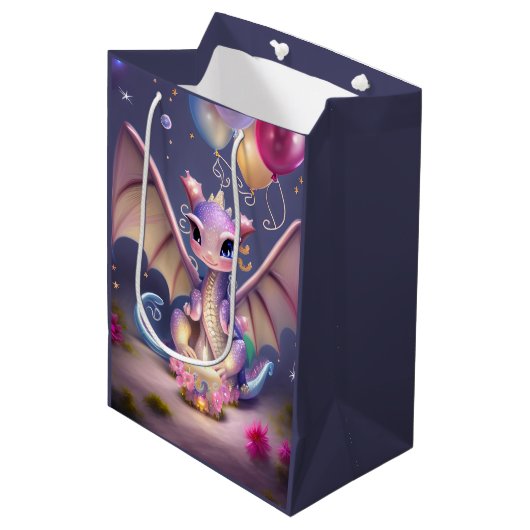 Fantasy Cute Kawaii baby dragon Medium Cadeauzakje (Voorkant Gekanteld)