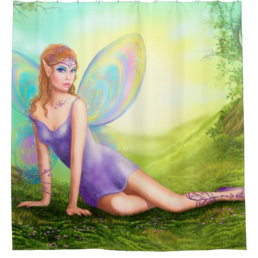 Fantasy fairy butterfly zit op gras in hout. douchegordijn (Voorkant)