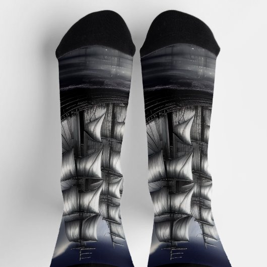 Fantasy Sailing Ship onder Grey Skies Clouds Sokken (Top)