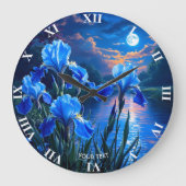 Fantasy Schattige River Blue Irises Grote Klok (Voorkant)